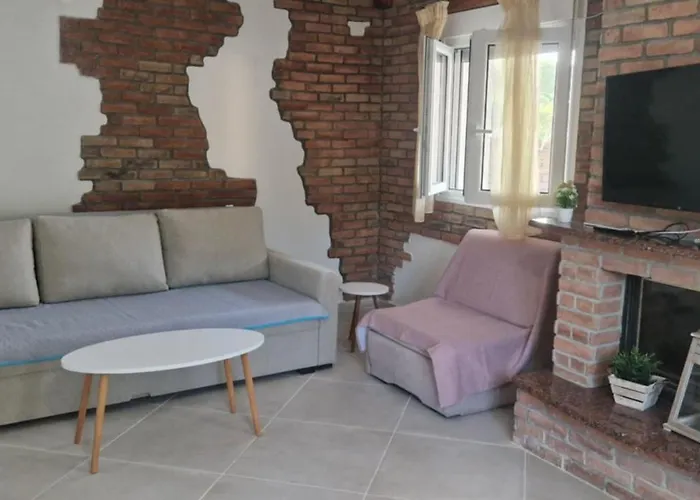 Makis Nest Vourvourou