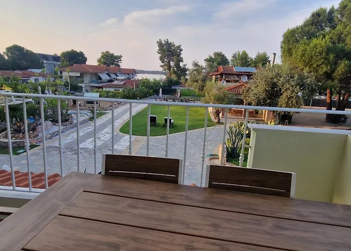 Makis Nest Aparthotel Vourvourou