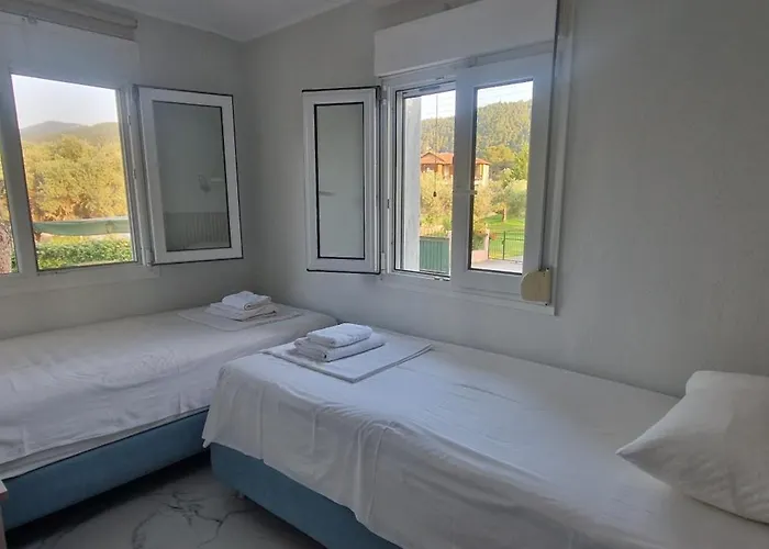 Makis Nest Aparthotel Vourvourou