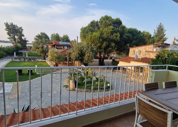 Makis Nest Vourvourou