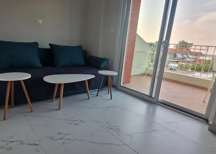 Aparthotel Makis Nest