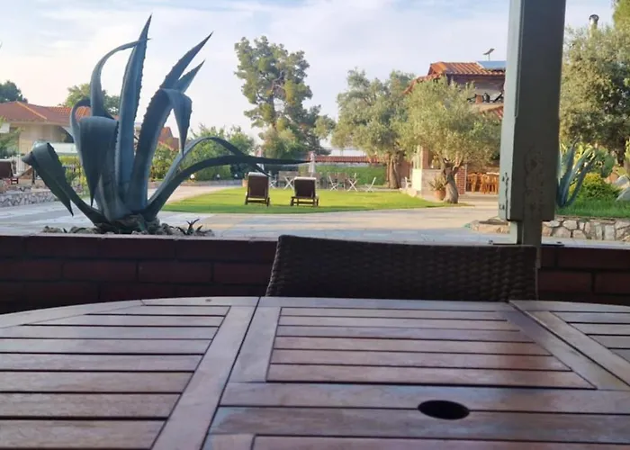 Makis Nest Vourvourou