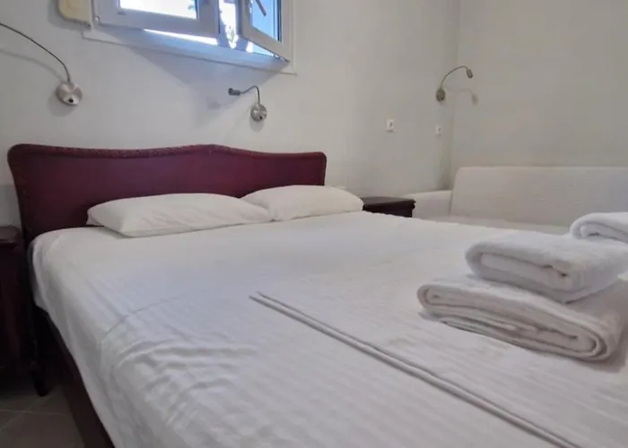 Aparthotel Makis Nest 3*